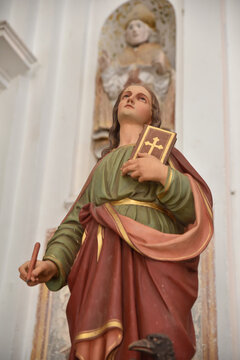 Statue de l'église baroque de Santa Lucia di Moriani en Corse	