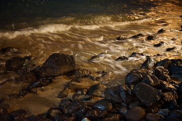 Waves crashing rocks on sandy beach, Lahaina Beach  at night in Maui, Hawaii - ラハイナ ビーチ 夜の海