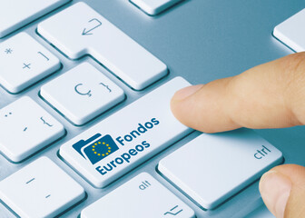 Fondos Europeos - Inscripción en la tecla azul del teclado. - obrazy, fototapety, plakaty