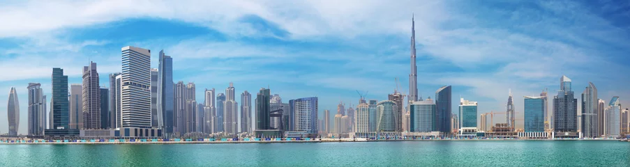 Foto op Aluminium DUBAI, Verenigde Arabische Emiraten - 29 maart 2017: Het panorama met het nieuwe kanaal en de wolkenkrabbers van Downtown. © Renáta Sedmáková
