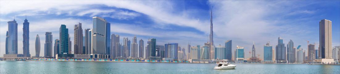 Fototapeta na wymiar DUBAI, UAE - MARCH 29, 2017: The panorama with the new Canal and skyscrapers of Downtown.