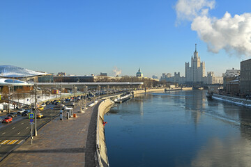 Fototapeta na wymiar Moskvoretskaya Embankment, Zaryadye Landscape Park in winter. Moscow