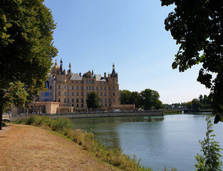 Obraz premium wundervolle Ansichten vom Schloss Schwerin mit umgebenden Park