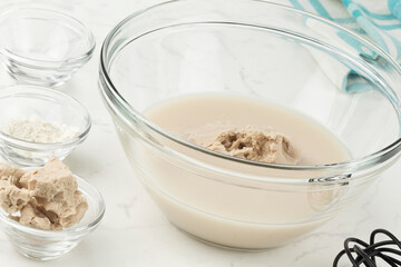 Preparing pizza variations with salami and spinach - series picture 03