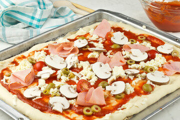 Preparing pizza variations with salami and spinach - series picture 01