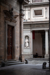 A view of Uffizi Museum courtyard, from Via Lambertesca, Florence, Italy.