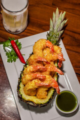 Camarão com abacaxi caramelizada