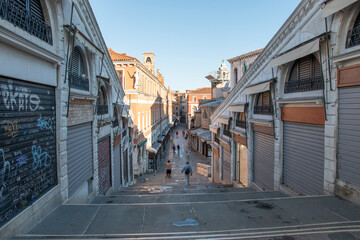 Obraz premium The Rialto Bridge over the Grand Canal, City of Venice, Italy, Europe