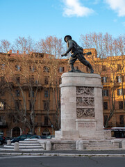 monumento ai bersaglieri, corpo dell'esercito che nel 1870 entrò a Roma, unificandola al Regno...