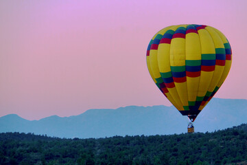 Naklejka premium Hot Air Balloon at Sunrise