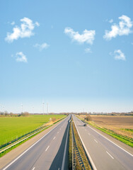 Leere Autobahn mit Textfreiraum