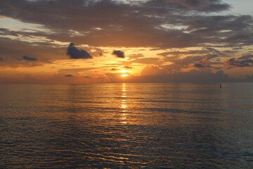 Naklejka premium sunset over the sea