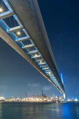 Obraz premium Suspension bridge and cargo port in Hong Kong city at night