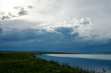 Fototapeta na wymiar Thunderclouds over the lake