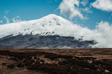 Volcan Chimborazo en Ecuador, el punto m&aacute;s cercano al sol de la Tierra, el punto m&aacute;s alto desde el centro de la tierra.
Chimborazo volcano in Ecuador, the closest point to the sun on Earth