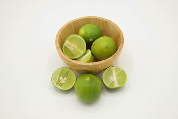 The lemon was cut and put in a wooden bowl.