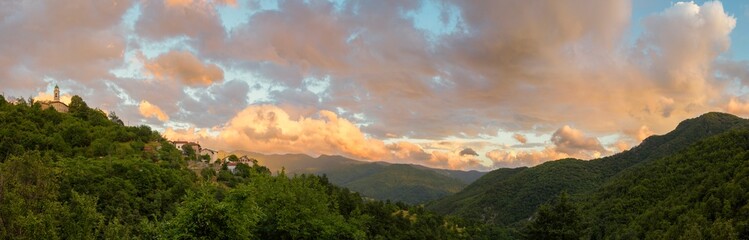 Val Vobbia, panoramica dopo un forte temporale all'alba 