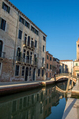 Naklejka premium discovery of the city of Venice and its small canals and romantic alleys