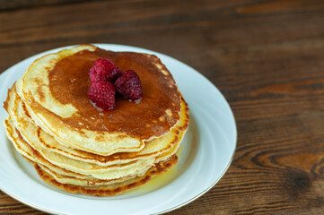 pancakes with honey and raspberries