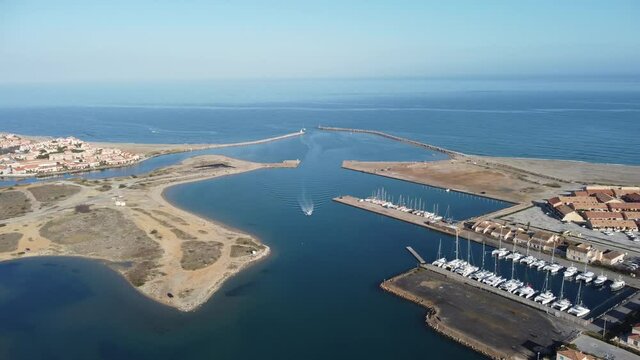 Port Leucate, sortie du port