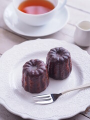 フランスの洋菓子カヌレでティータイム