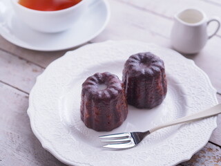 ハートのチョコレートケーキとチョコレートドリンク