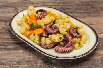 Pasta with octopus and yellow tomatoes