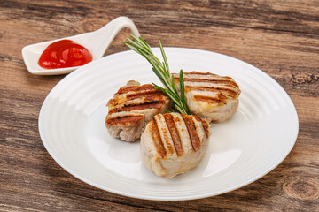 Grilled pork medallion with sauce