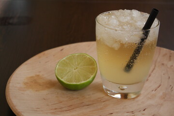 cocktail with lime and mint