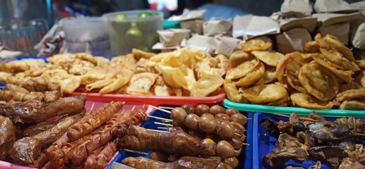 Dinner, on sidewalks sold on the roadside or angkringan 