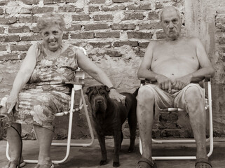 Los abuelos ante un encierro por pandemia mundial manteniendo siempre esa energía que le transmite...