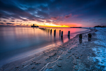 Naklejka premium Amazing landscape of frozen beach of baltic Sea in Babie Doly at sunrise. Gdynia, Poland