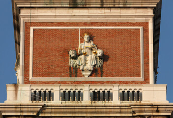 Campanile di San Marco,  Justitia mit Waage und Schwert, symbolische Darstellung der...