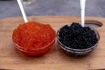 black and red caviar in the caviar bowl