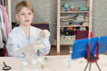 Child blogger is streaming. Home furnishings. Live chemical experiments. Biological experiments....