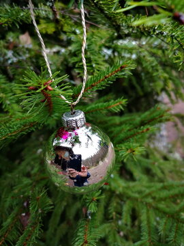 Weihnachstbaum mit Gkaskugel