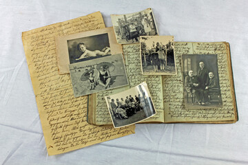 Alte Fotos, alte Fotoalbum, Aufzeichnungen