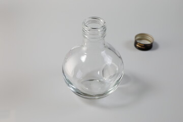 透明な空のガラス瓶