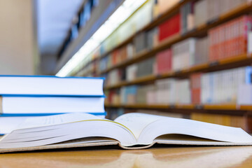 図書館イメージ　読書イメージ　勉強イメージ