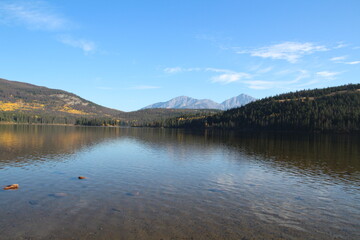 Fototapeta na wymiar October On Pryramid Lake, Jasper National Park, Alberta