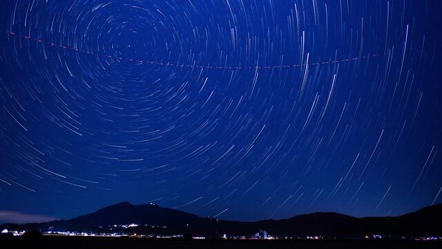 筑波山真上北極星夜景星空タイムラプス航跡バージョン