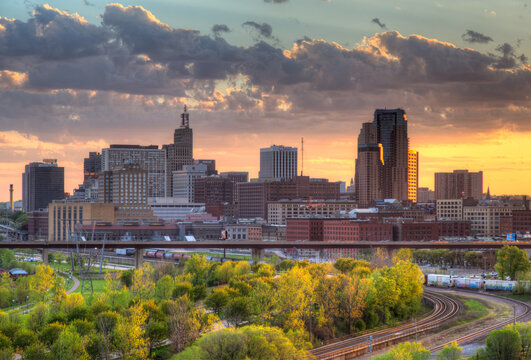 Downtown St Paul Framed By The High Bridge Stock Photo - Download Image Now  - St. Paul - Minnesota, Minnesota, Downtown District - iStock