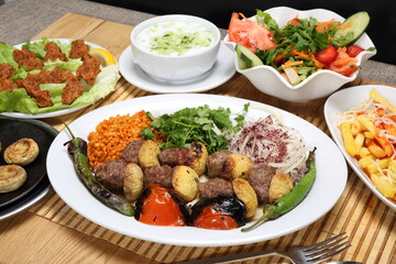 turkish kebab with grilled mushroom served with grilled pepper and tomatoes