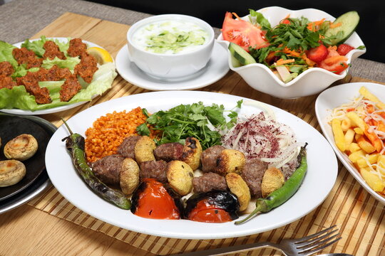 turkish kebab with grilled mushroom served with grilled pepper and tomatoes
