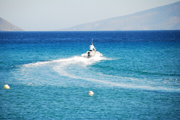 Meer mit schnellboot