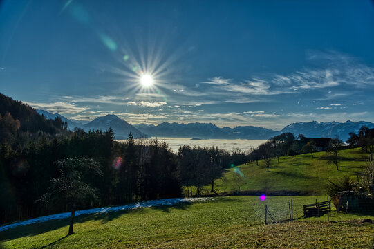 Sonne &uuml;ber dem Rheintal