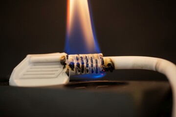 Burning plug socket with a flame