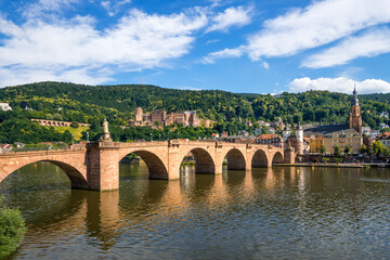 Fototapeta na wymiar Alte Brücke und Schloss, Heidelberg, Deutschland 