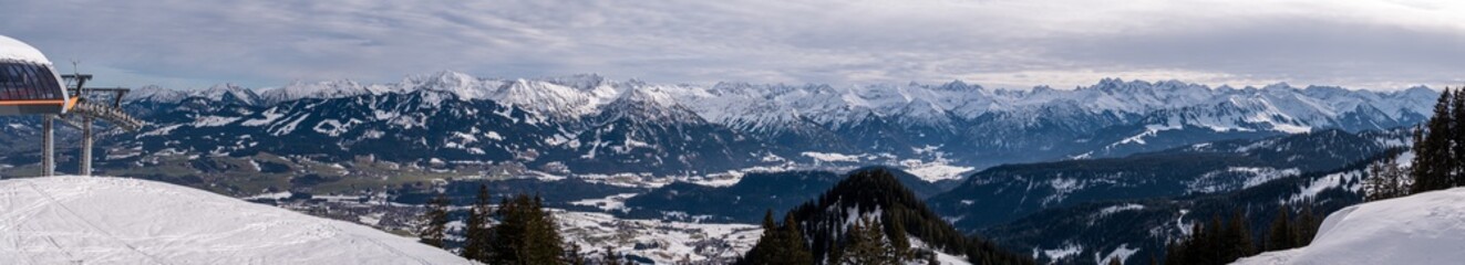 Fototapeta na wymiar Winterpanorama Allgäuer Alpen vom Weiherkopf.