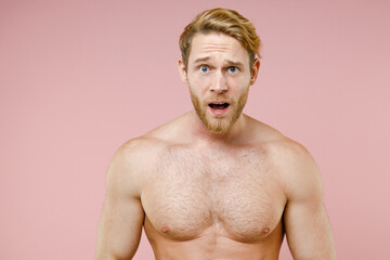 Fototapeta premium Shocked worried bearded naked young man 20s years old perfect skin keep mouth open looking camera isolated on pastel pink background studio portrait. Skin care healthcare cosmetic procedures concept.